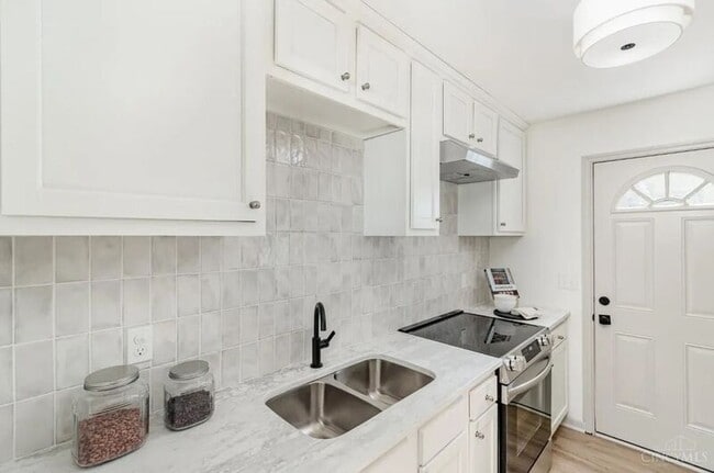 Building Photo - 6055 Tridale Ct