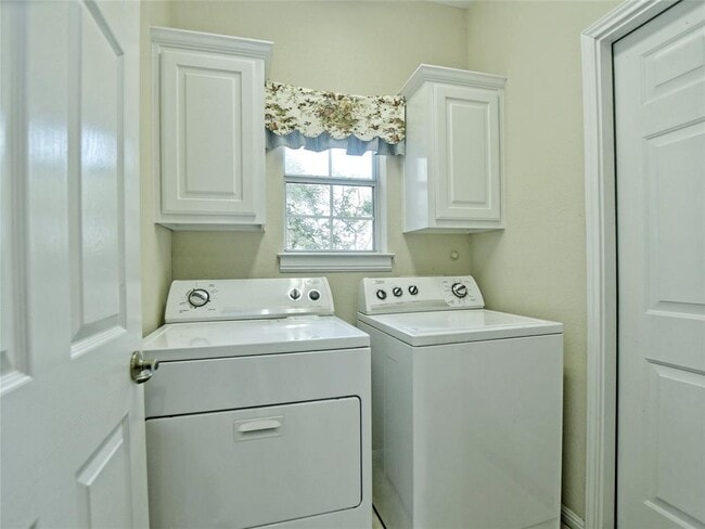 Building Photo - 809 Texas Trail