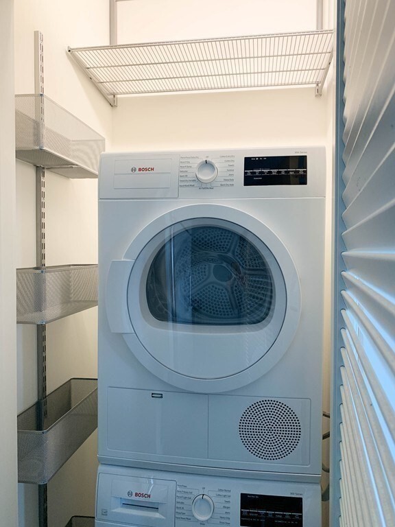 Building Photo - 65 Lewis St