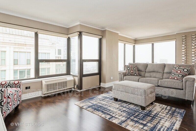 Building Photo - 30 E Huron St