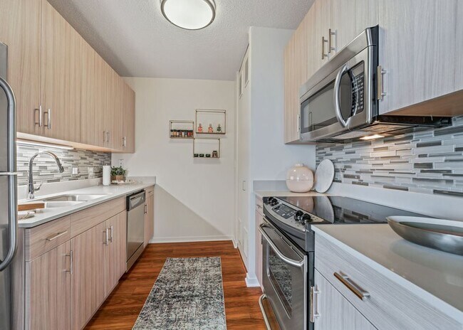 Primary Photo - 500 N Kingsbury St