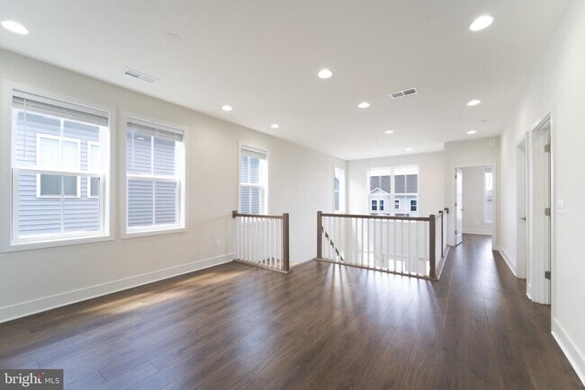 Building Photo - 41935 Spring Air Dr
