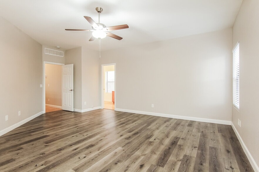 Building Photo - 2611 W Bloch Rd