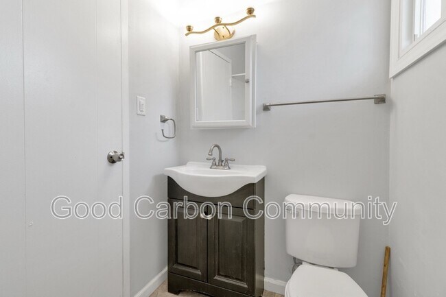 Building Photo - 56 Janice St