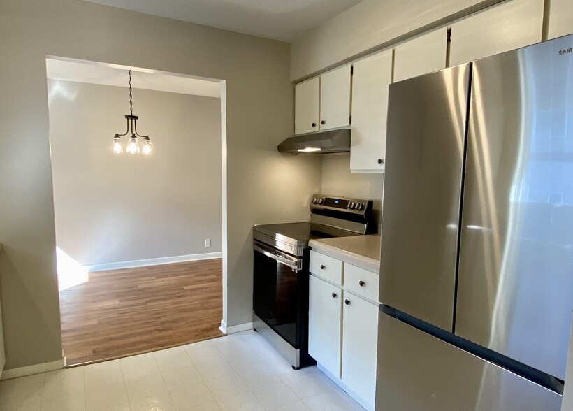 Building Photo - 2009 Crescent Dr