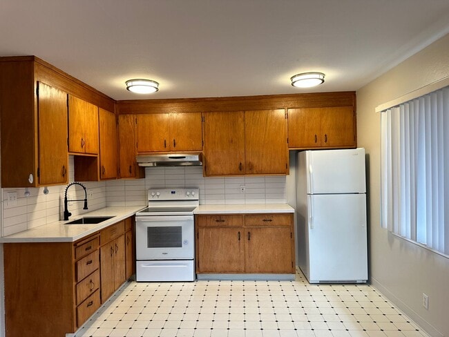 Building Photo - Blades E Richmond