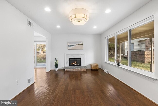 Building Photo - 106 Bernard Ct