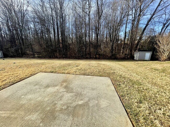 Building Photo - 125 Primrose Ln