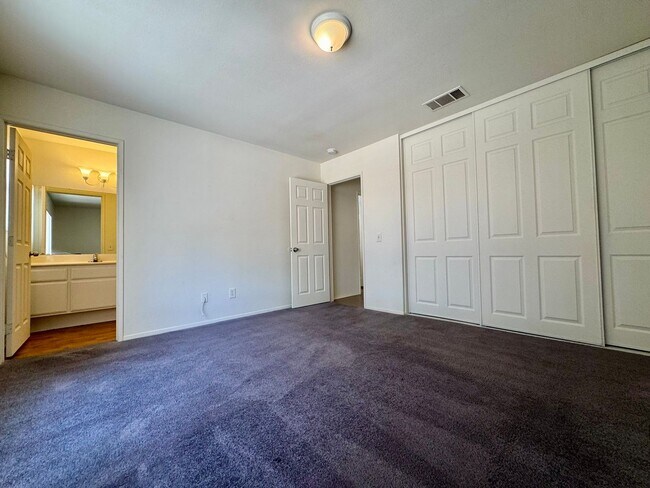 Building Photo - 10624 Palmyra St