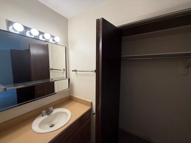 Building Photo - Two Bedroom Condo At Aspen Grove In North Boulder - Outdoor Pool & Year Round Hot Tub!