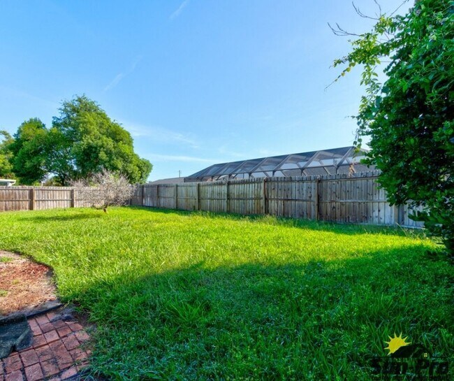Building Photo - 743 Knollview Blvd