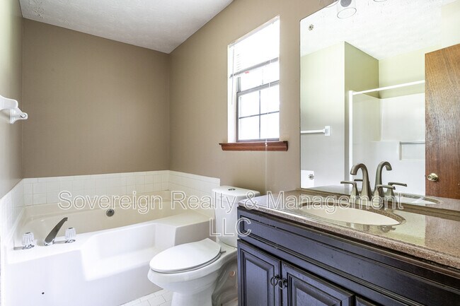 Building Photo - 310 Summerwood Ln