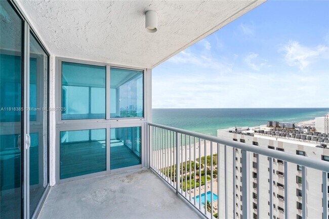 Building Photo - 2655 Collins Ave