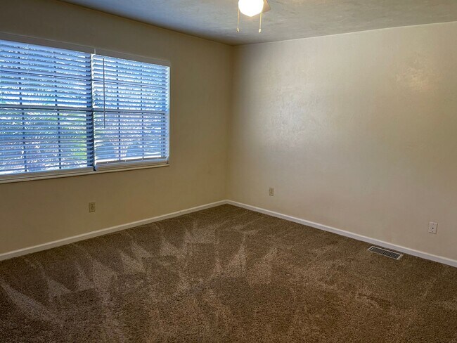 Building Photo - PORTLAND TOWNHOMES