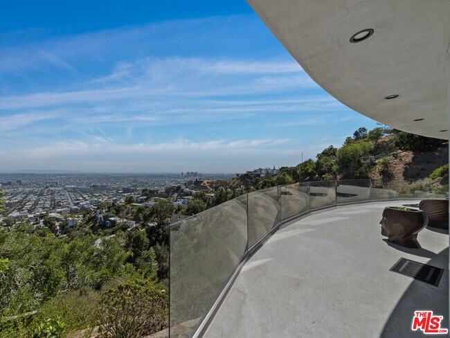 Building Photo - 8460 Cole Crest Dr