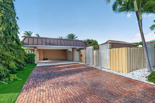 Building Photo - 2213 NE 16th St