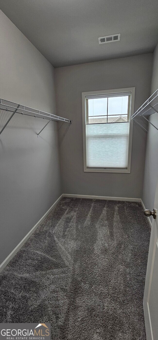Building Photo - 352 Newshaw Dr