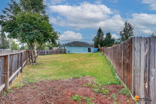 Building Photo - East Anchorage Home with In Unit Laundry a...