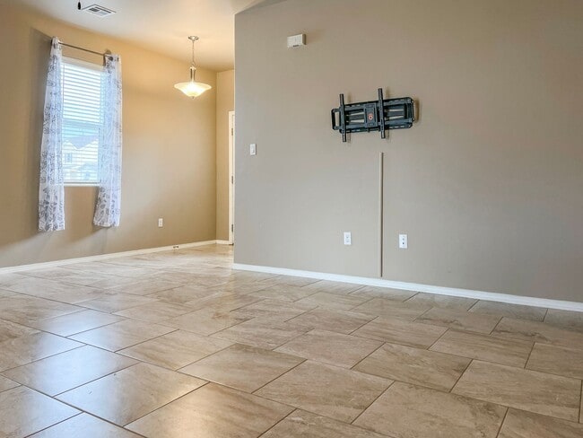 Building Photo - Modern 3 Bed 2 Bath Home - Pet Friendly!