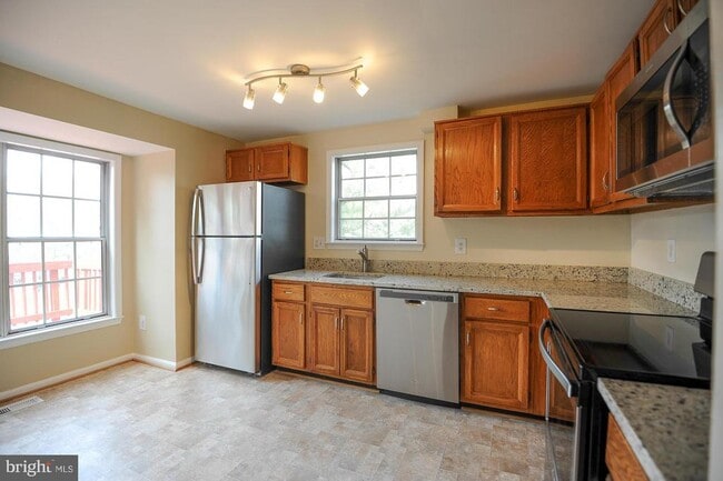 Building Photo - 6627 Briarleigh Way