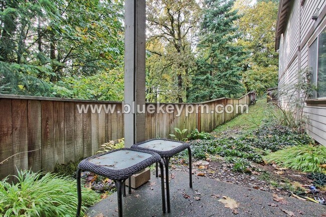 Building Photo - 964 W S Cir
