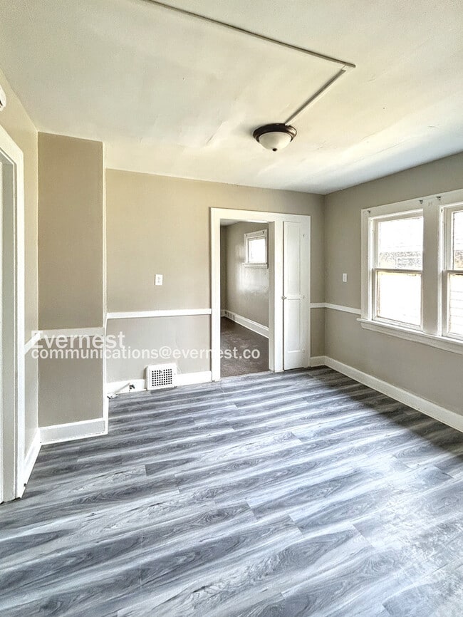Building Photo - 12013 Parkhill Ave