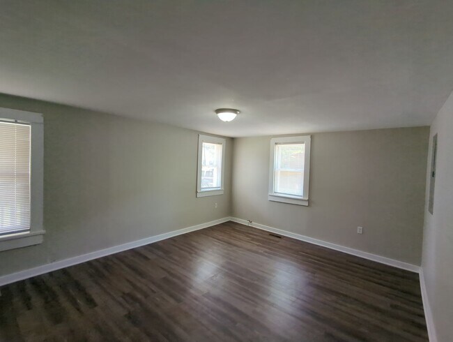Building Photo - East Ridge 2 Bedroom House