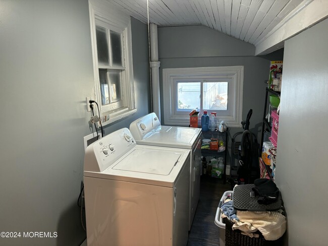 Building Photo - 1212 10th Ave