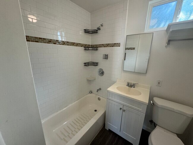 Building Photo - 416 E Cypress St