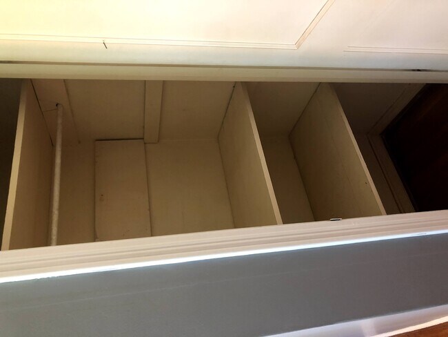 Building Photo - Branch