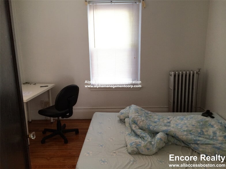 Building Photo - 349 Pleasant St