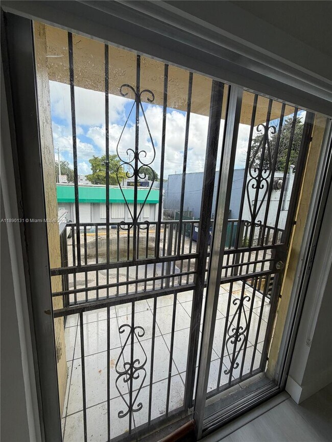 Building Photo - 2721 NW 23rd Ct
