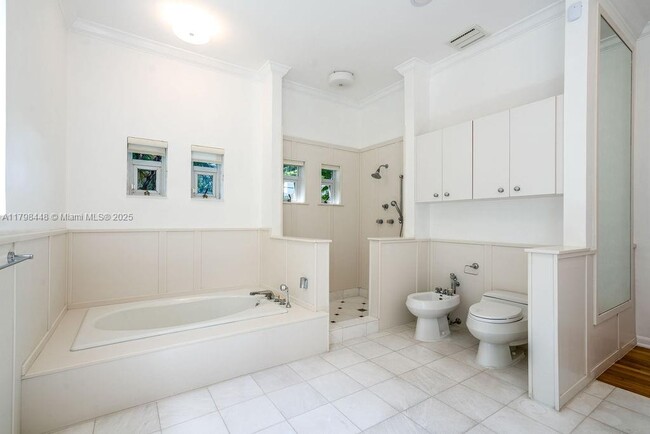 Building Photo - 621 N Mashta Dr