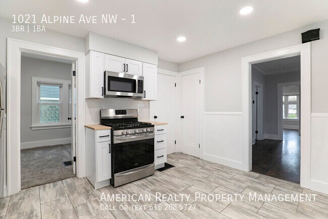 Building Photo - 1021 Alpine Ave NW