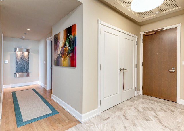 Building Photo - 900 W Olympic Blvd