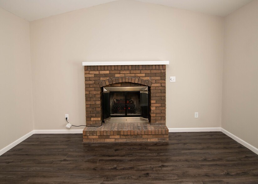 Building Photo - 130 Pierre Pl