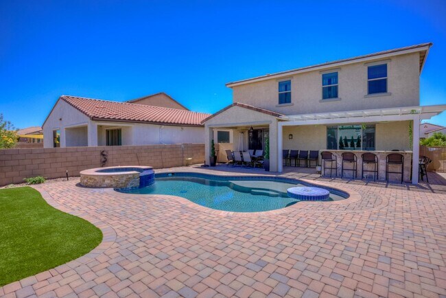 Building Photo - Stunning Home with Pool in La Estancia and...