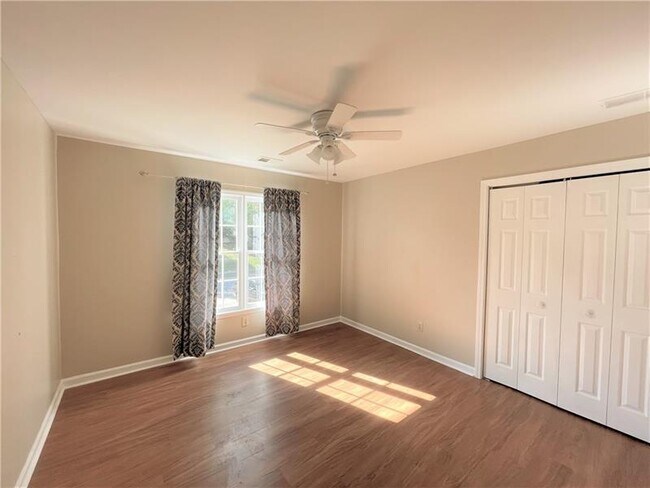 Building Photo - 10730 Pinewalk Forest Cir