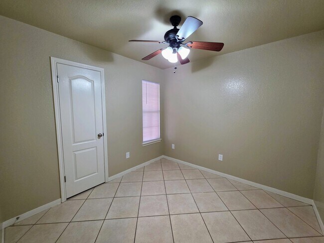 Building Photo - Beautifully Updated 4 Bedroom Home