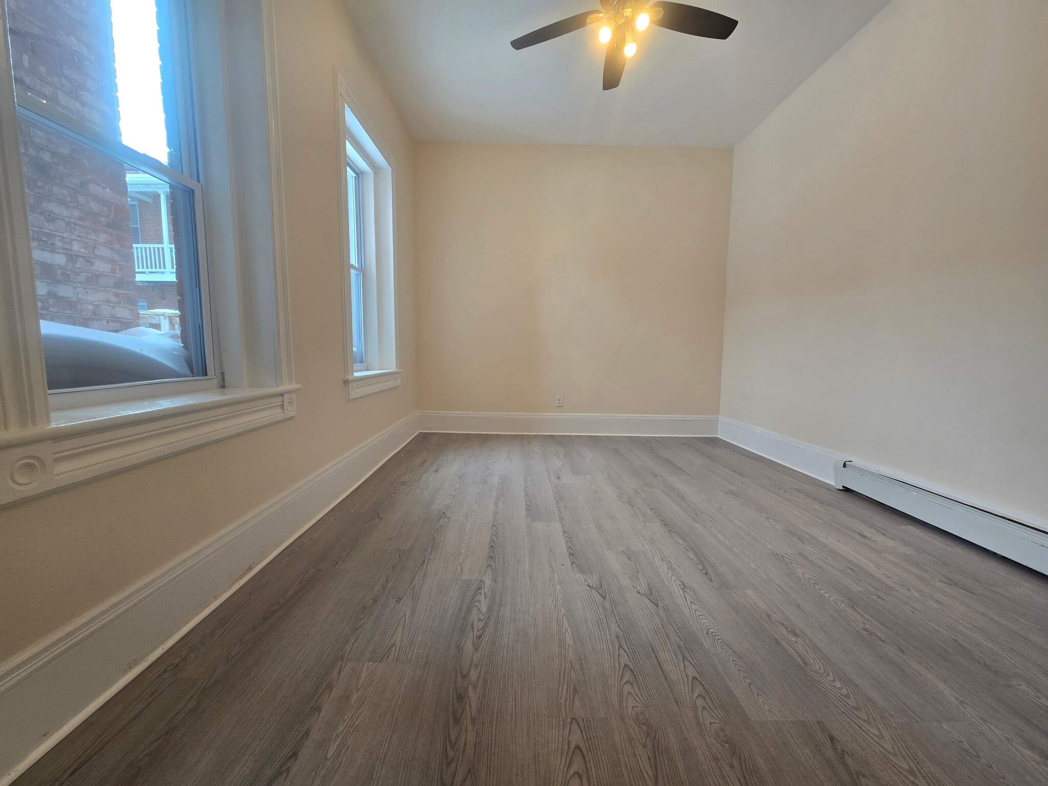 Building Photo - 584 Main St