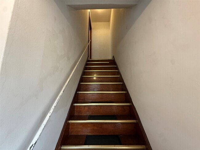 Building Photo - 23 Linden St
