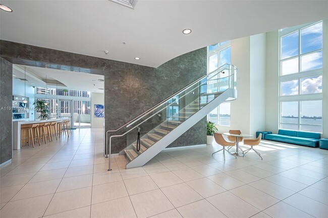 Building Photo - 1900 N Bayshore Dr