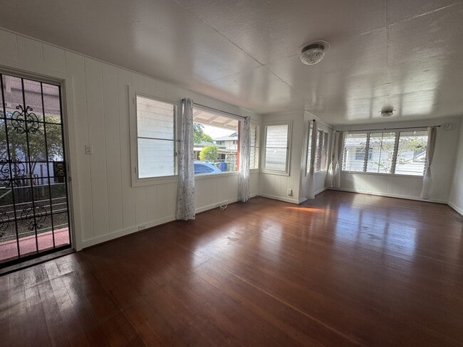 Building Photo - 3040 Lakimau St