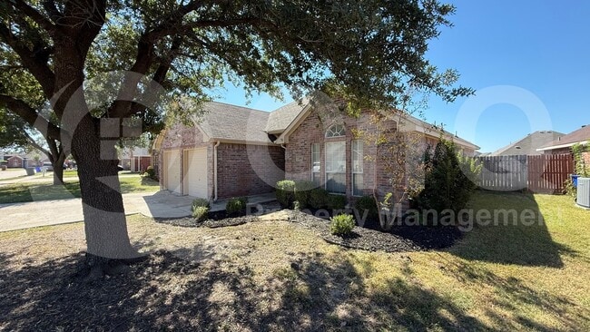 Building Photo - 205 Larkspur Dr