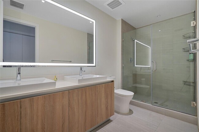 Building Photo - 2960 NE 207th St