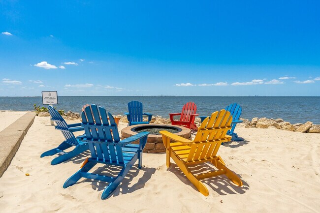 Building Photo - 2502 N Rocky Point Dr