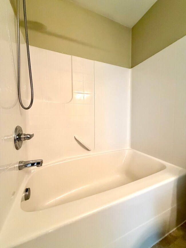 Building Photo - Sophisticated Beaverton Townhome with Mult...