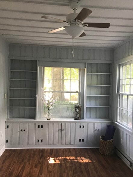 Office/den (or extra bedroom) - 230 Parkview Pl