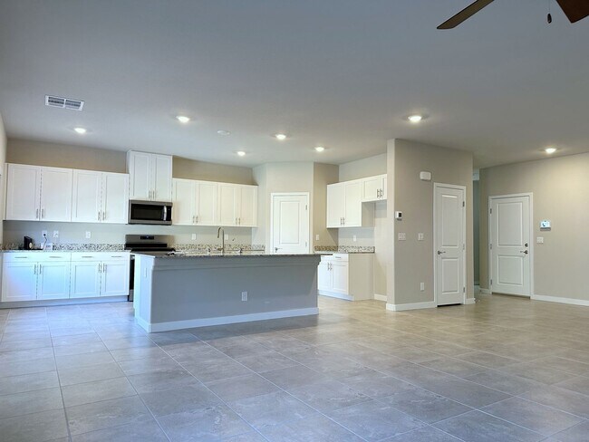 Building Photo - 4bd/2.5bath Single Family Home