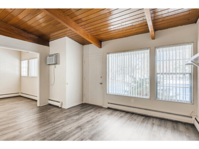 Building Photo - 6075 S Sterne Pkwy